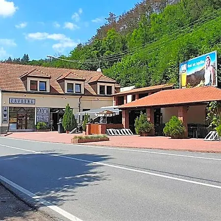 Bunkr Karlstejn - Modry Dum Отель 4*