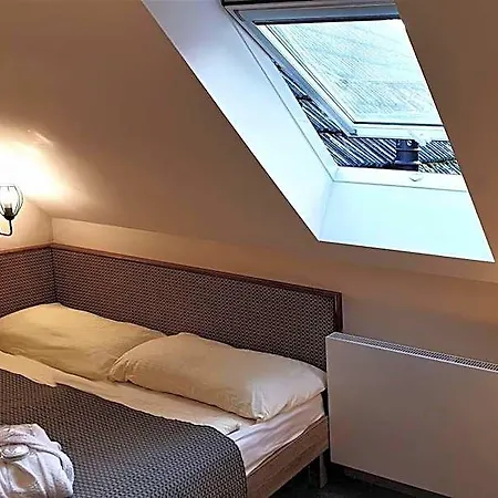 Bunkr Karlstejn - Modry Dum Отель 4*