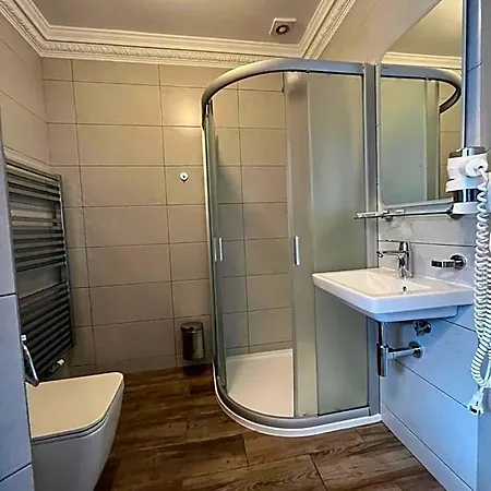 Отель Bunkr Karlstejn - Modry Dum 4*