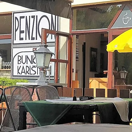 Bunkr Karlstejn - Modry Dum Отель Halouny