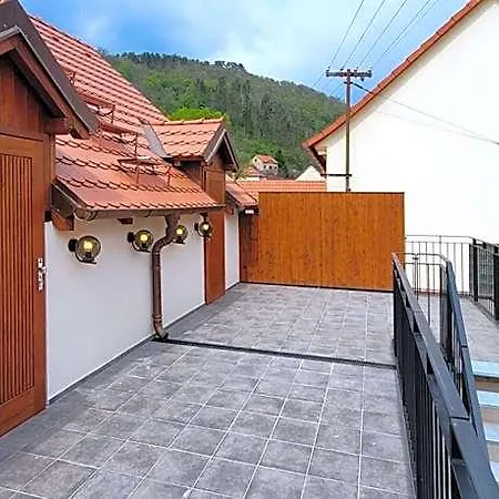 Bunkr Karlstejn - Modry Dum Отель 4*